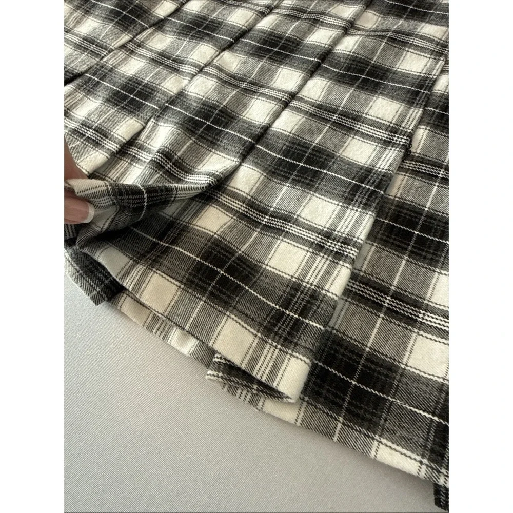 Forever 21 Black White Plaid Pleated Mini Skirt M Schoolgirl Academia Preppy - Picture 3 of 10